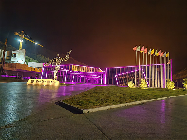 城市亮化是现代城市建设的重要组成部分，它不仅可以美化城市的夜景，还能提升城市的整体形象。随着科技的不断进步，城市亮化也得到了更多的关注和创新。本文将介绍一些关于城市亮化的创意和技术，帮助读者了解策勒城市亮化的重要性以及如何进行策勒城市亮化的规划和实施。