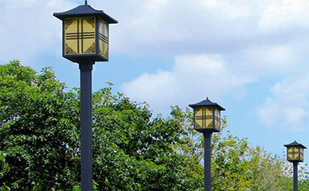 太阳能策勒庭院灯怎么选亮度与续航更耐用